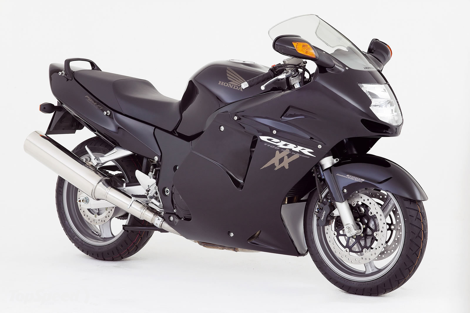 1997年的HONDA CBR1100XX Super Blackbird 成功挑戰川崎極速王者ZZ-R1100，此舉開啟了日系車廠的極速戰爭，但黑鳥隨後也被隼擊敗