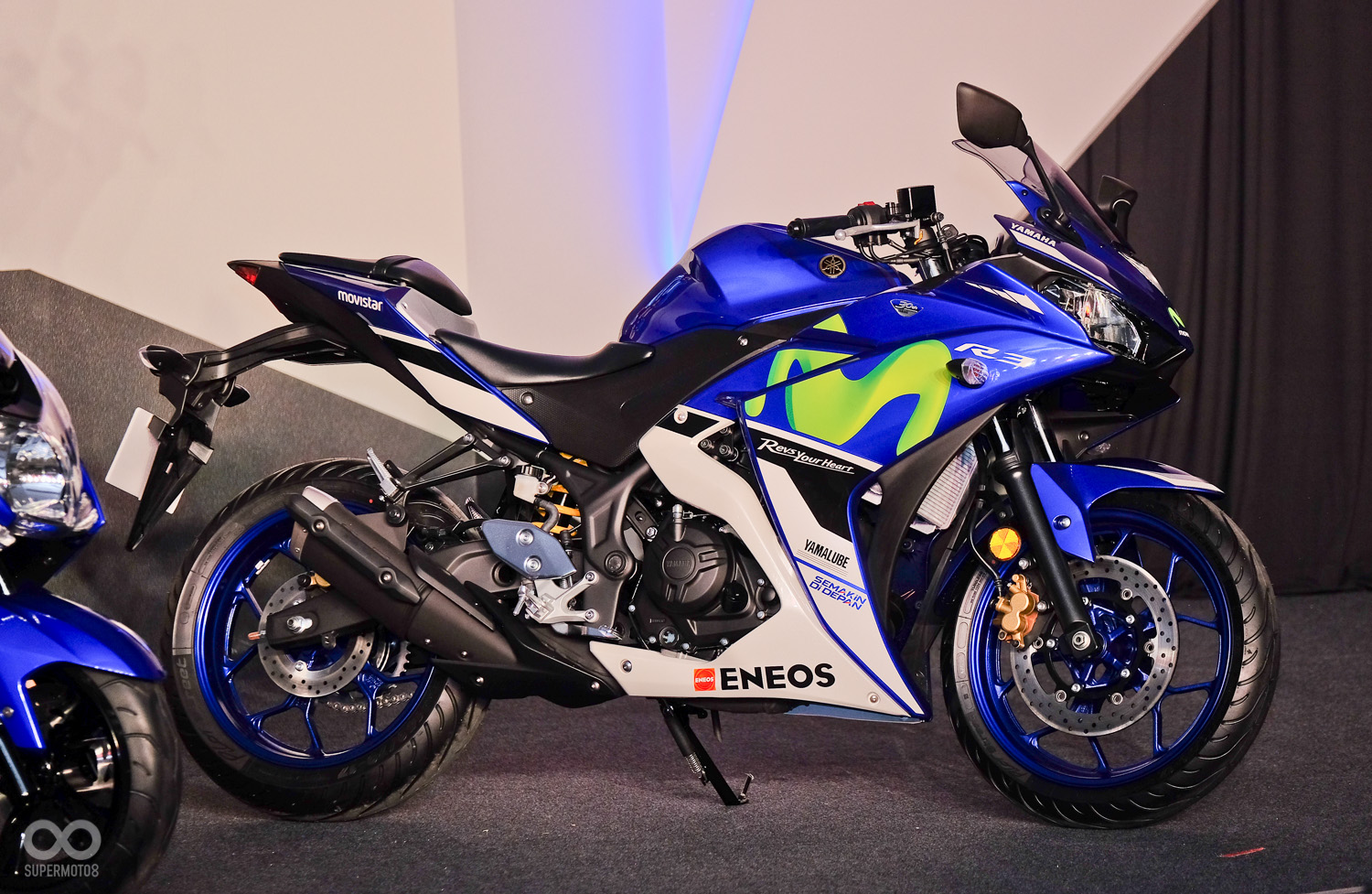 相當熱門的輕檔YZF-R3 Movistar YAMAHA塗裝也少不了