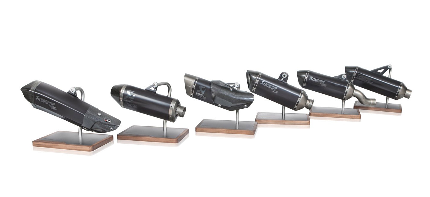 Akrapovič在25週年推出多項限量排氣管，並有多位GP車手親筆簽名，相當具有收藏價值