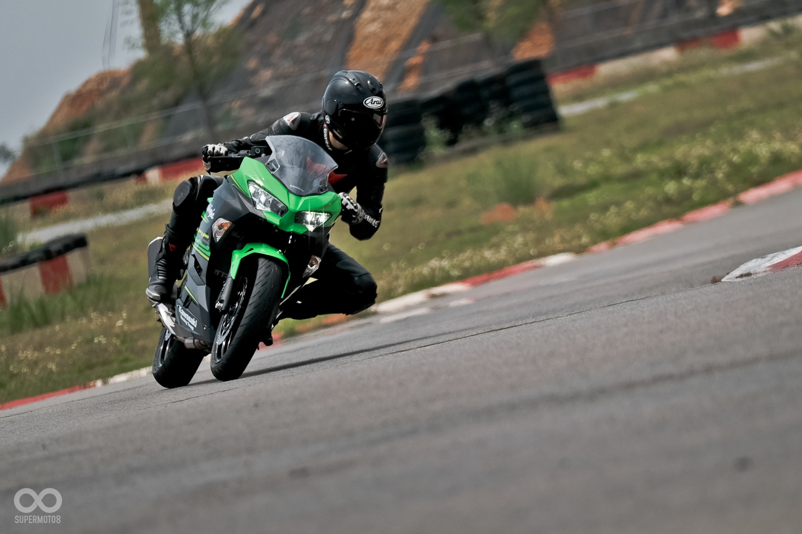 年紀稍長的KAWASAKI NINJA 400仍舊充滿魅力