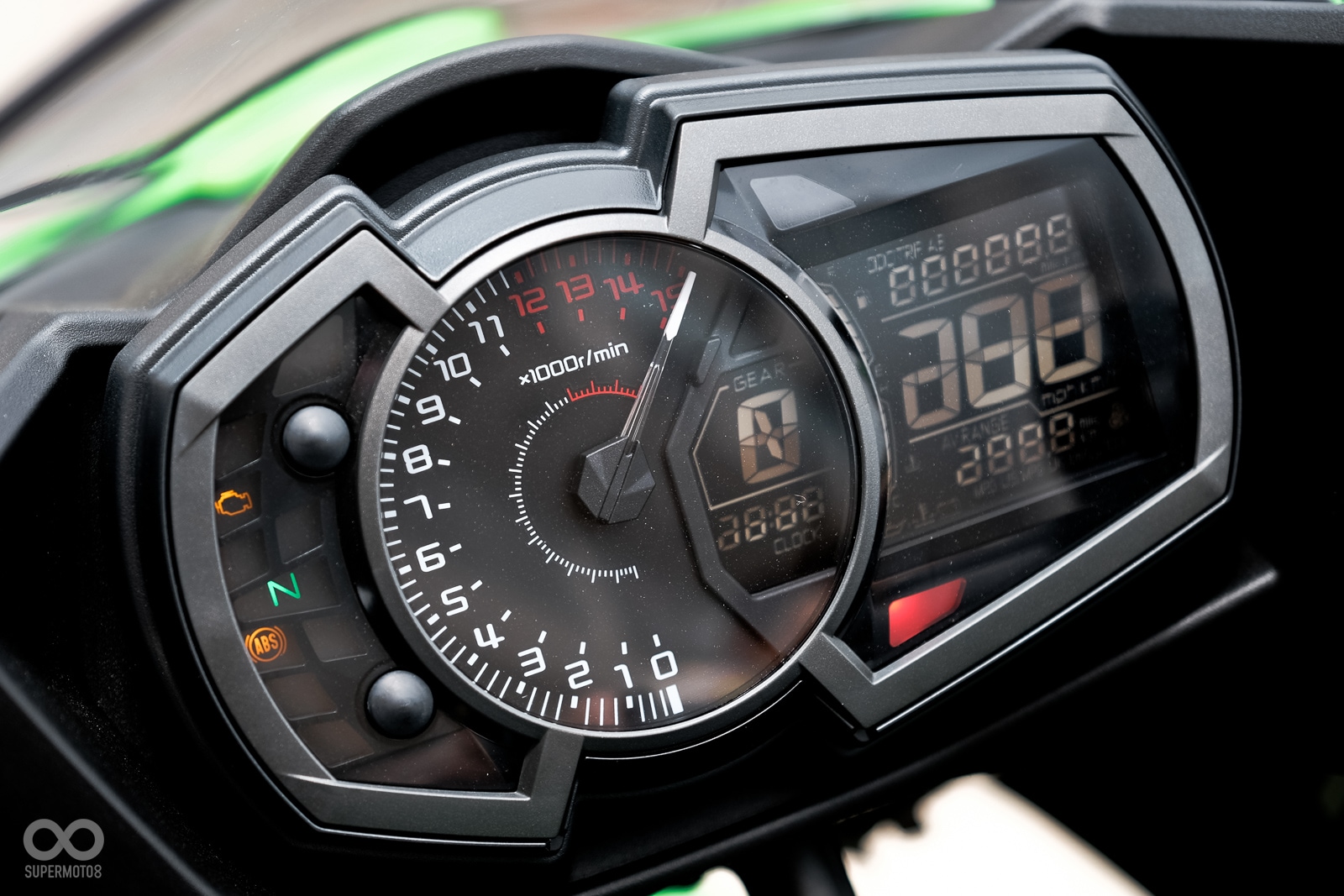 老派的指針式儀表帶給車主不一樣的感動