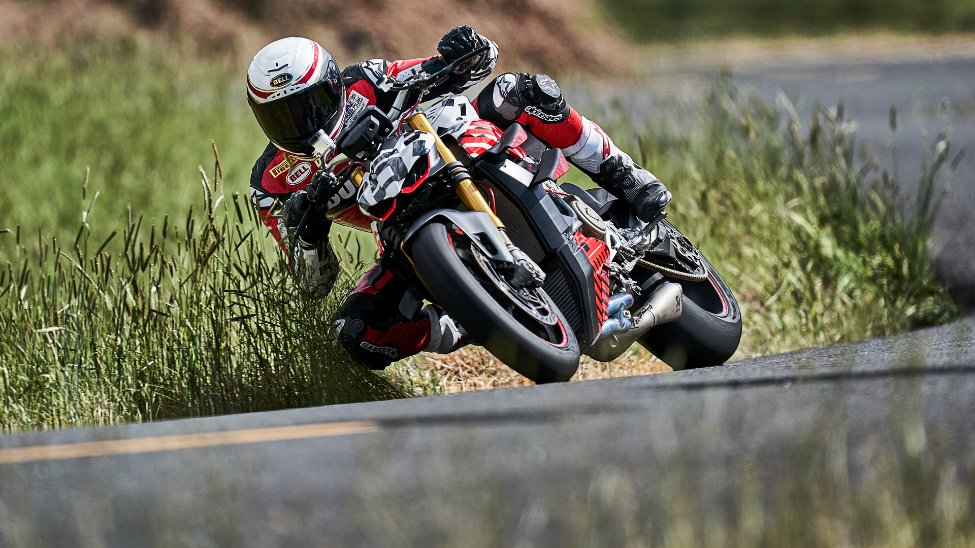 Carlin Dunne騎乘Ducati Streetfighter V4 prototype在Pikes Peak登山賽發生嚴重意外