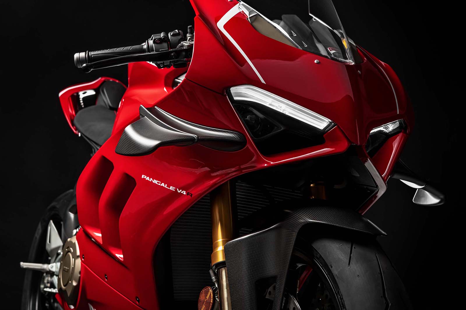 這兩年,Ducati用V4引擎配上Panigale車系原有的仿賽設定在市場掀起轟動