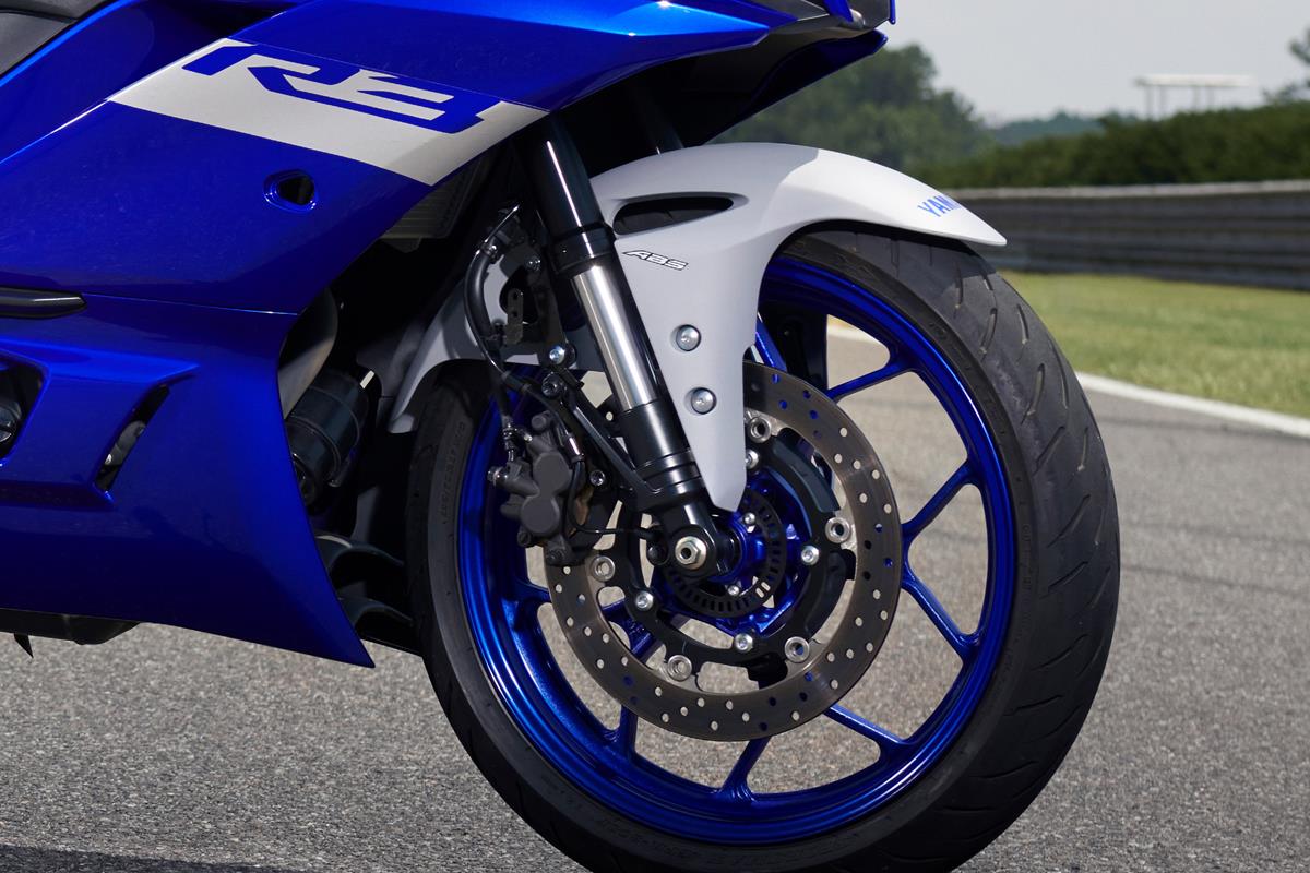 2020年式的車身塗裝與2019年式最大的不同即是在前土除與尾殼的部分