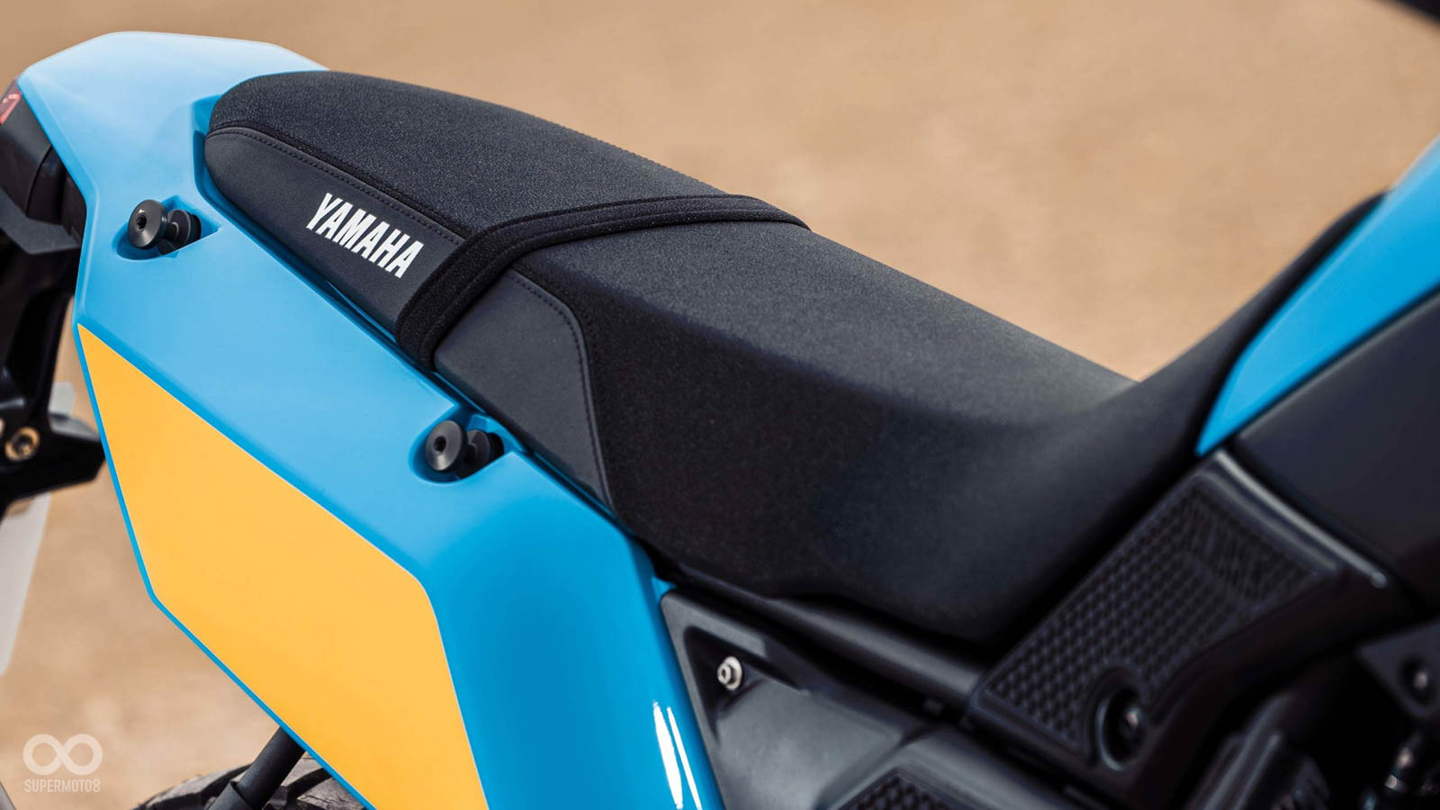 加高20mm的拉力坐墊,讓騎士在越野騎乘站立時能更輕鬆坐下