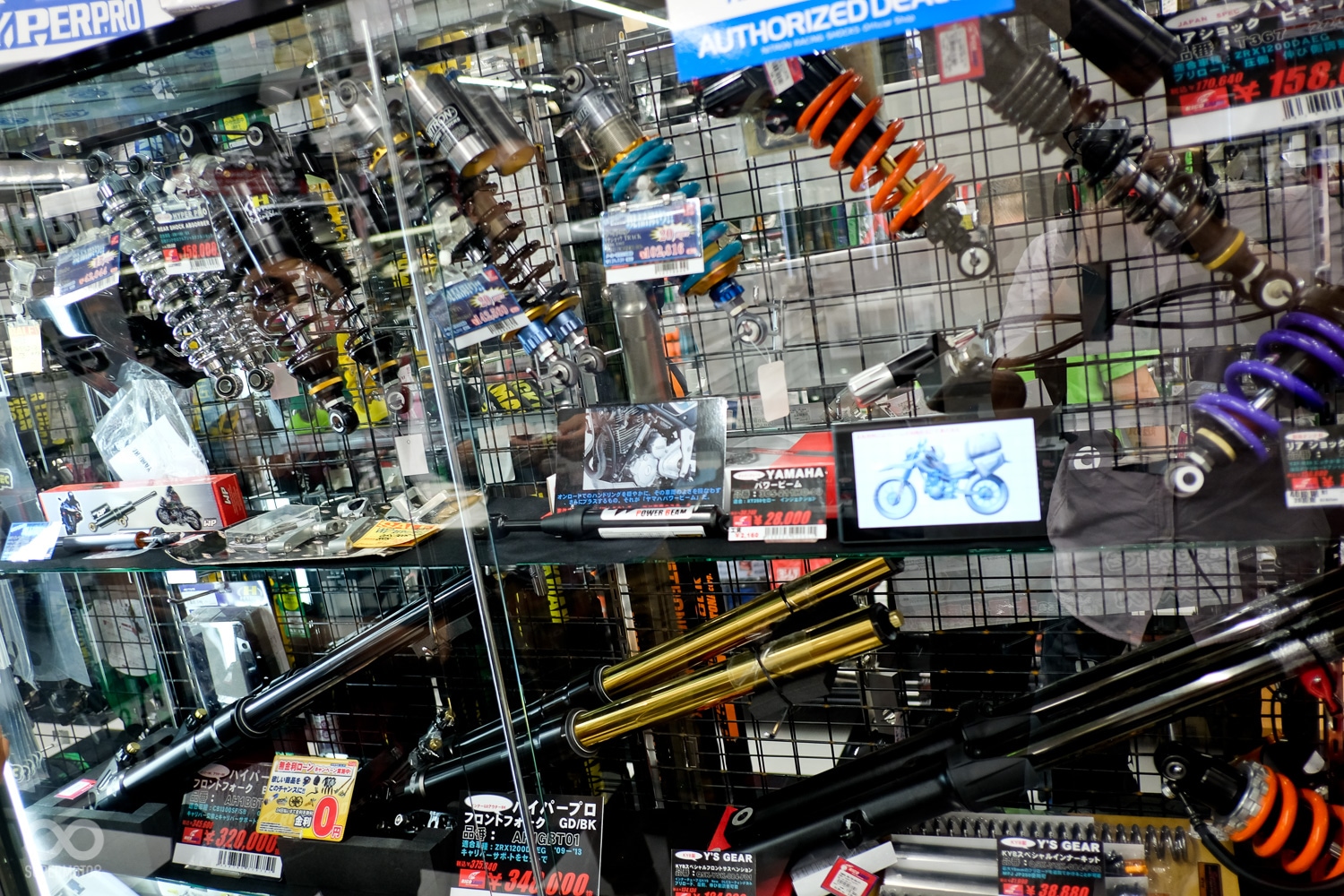 除人身部品外,機車配件也非常豐富,凡是喜愛摩托車的人,來到東京都不會錯過這個購物寶地