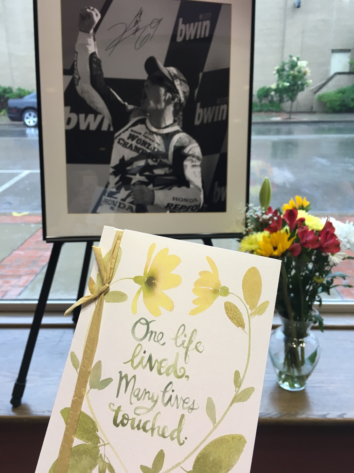 最能夠代表你的卡片內容：一個感動許多人的生命。