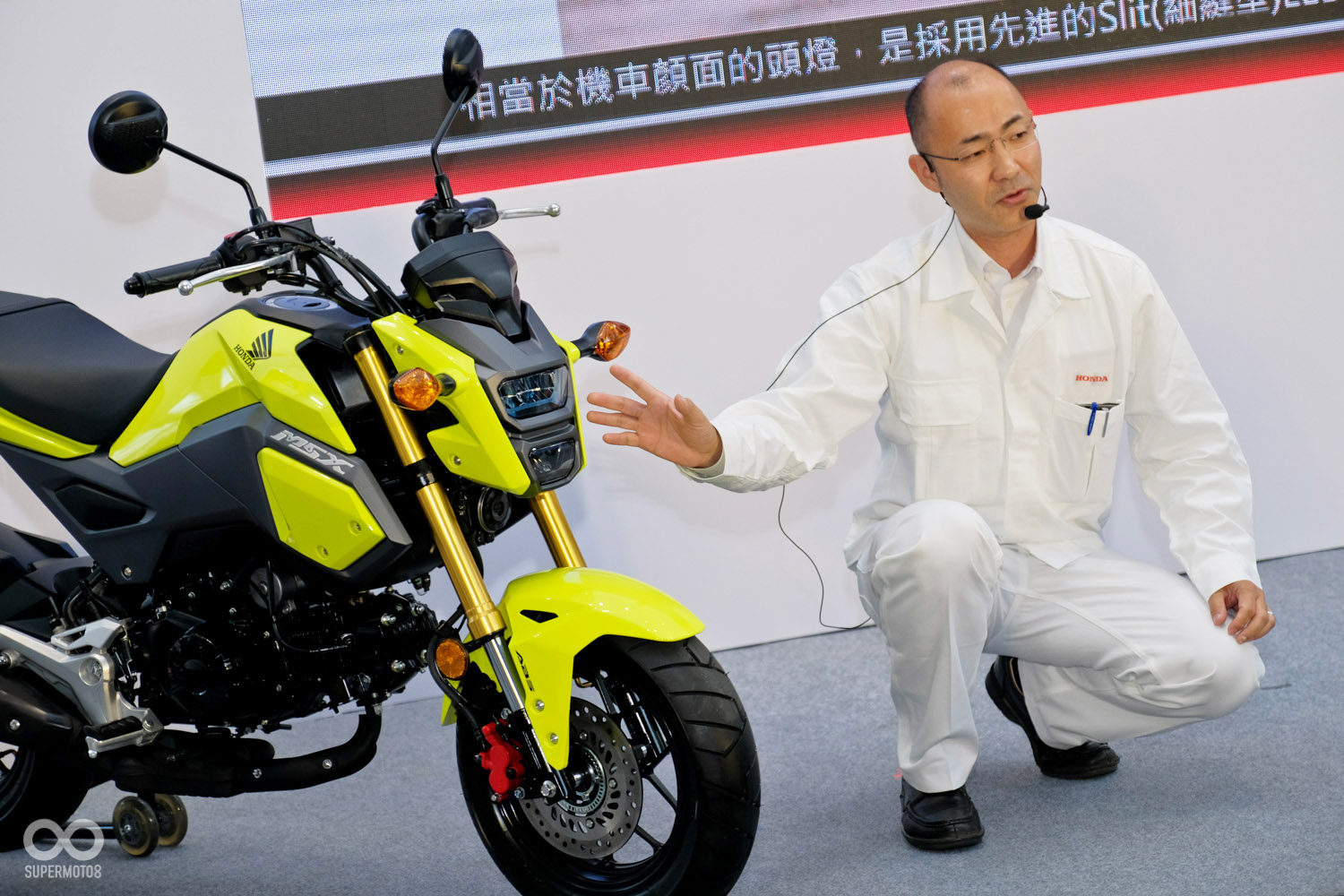 並且用上現在主流的LED大燈，也讓車頭造型可以設計的更扁平俐落