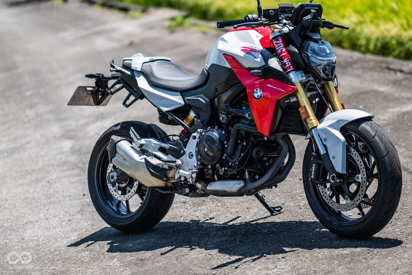 F 900 R以全新姿態來到競爭激烈的運動街車市場