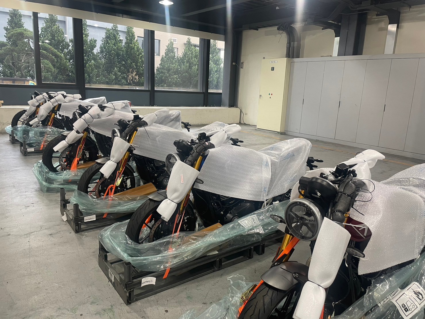 總代理導入的TRIUMPH SPEED 400和SCRABLER 400 X在台開箱！