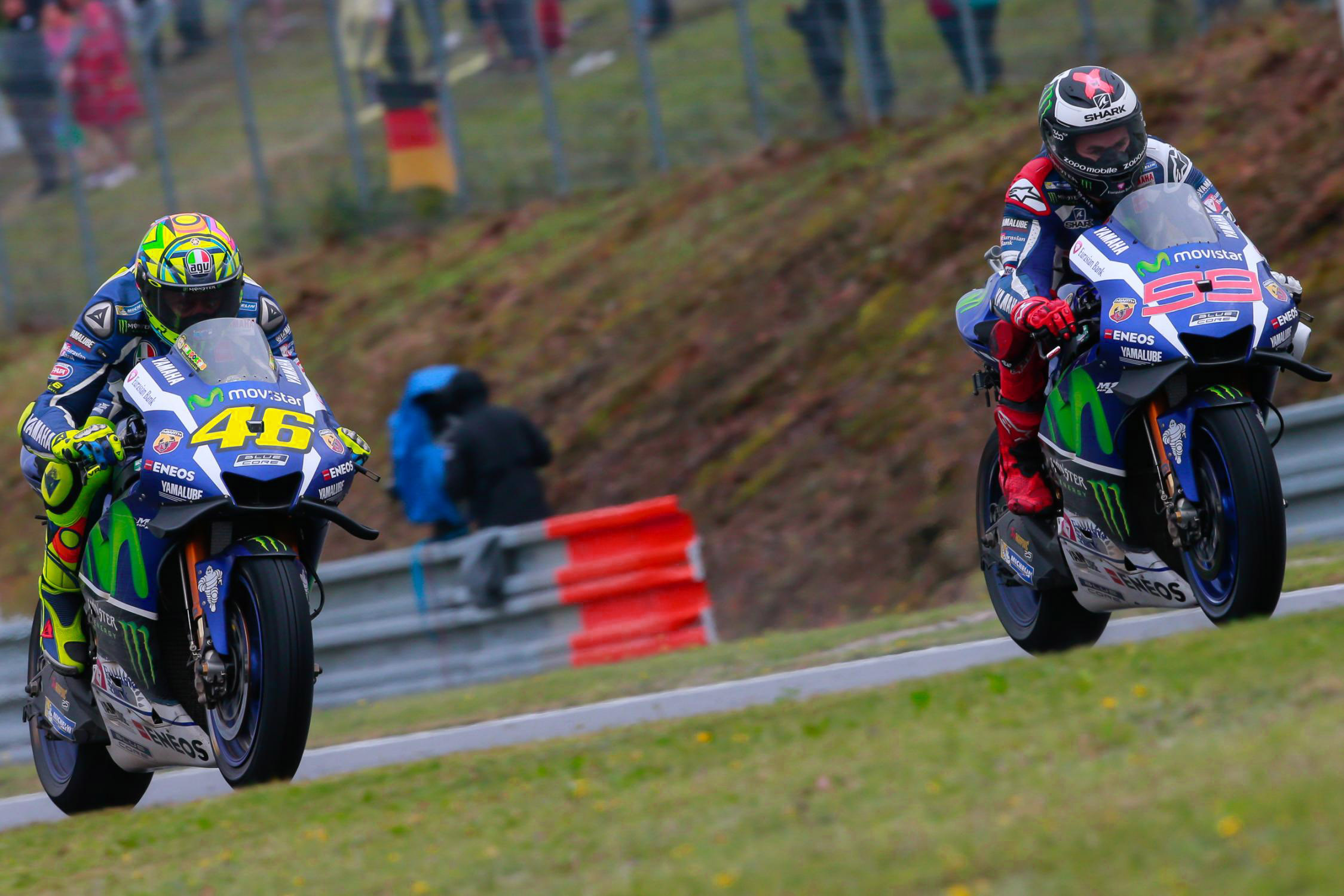 Yamaha的兩位車手,一樣配置兩樣情