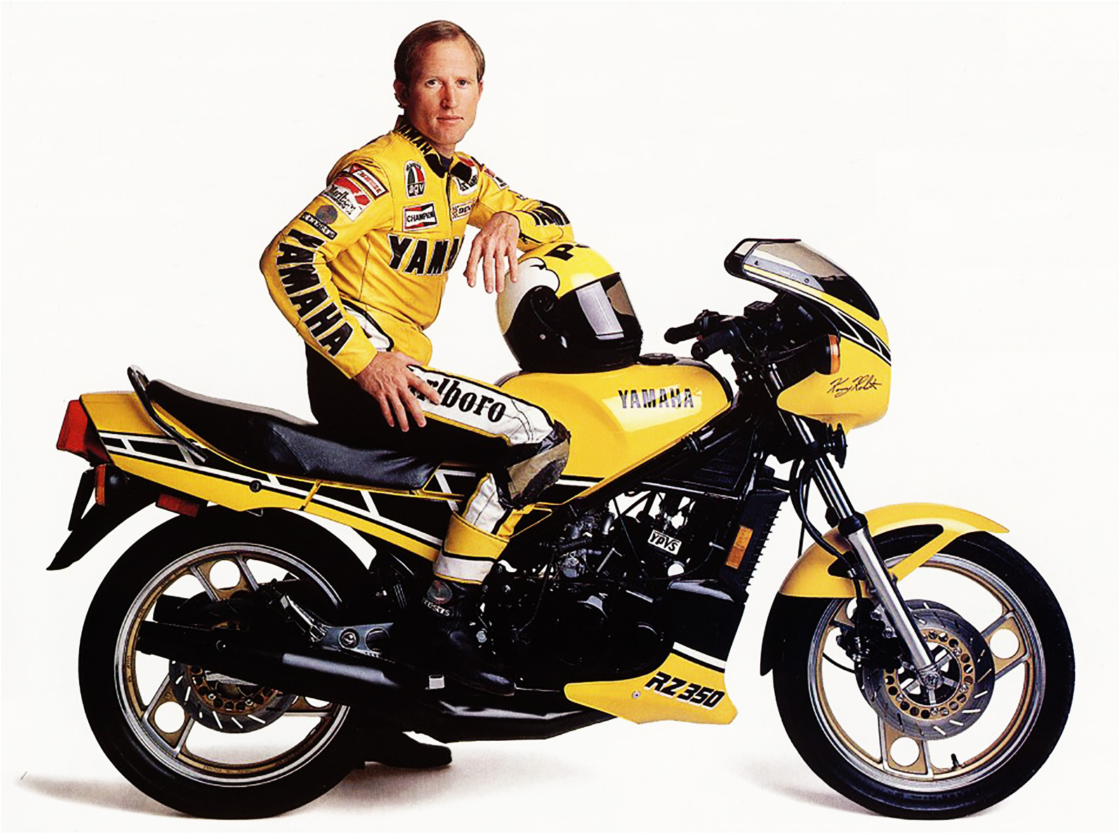 Marbles Motor為了致敬Kenny買下這台RZ350,並量身訂做為廠車限定款,整流罩上還有著Kenny Roberts的親筆簽名