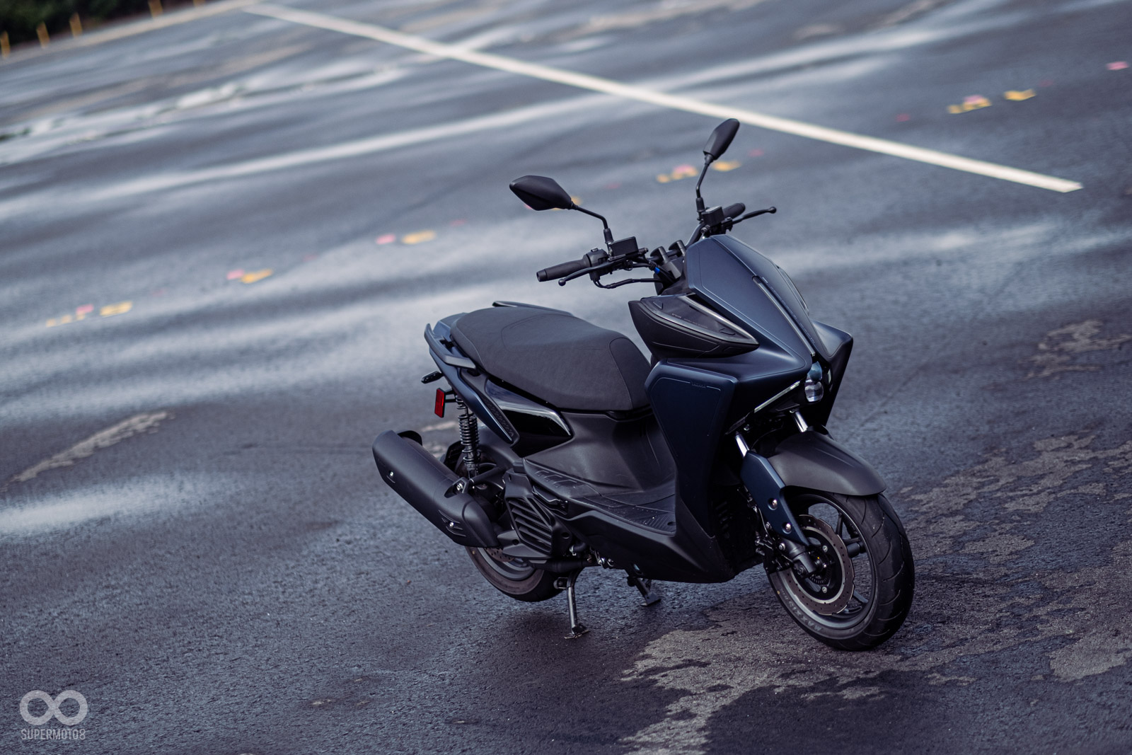 YAMAHA AUGUR以「轉向輔助燈、可變色溫頭燈,智慧儀錶」三項科技打入競爭激烈的頂級運動車市場