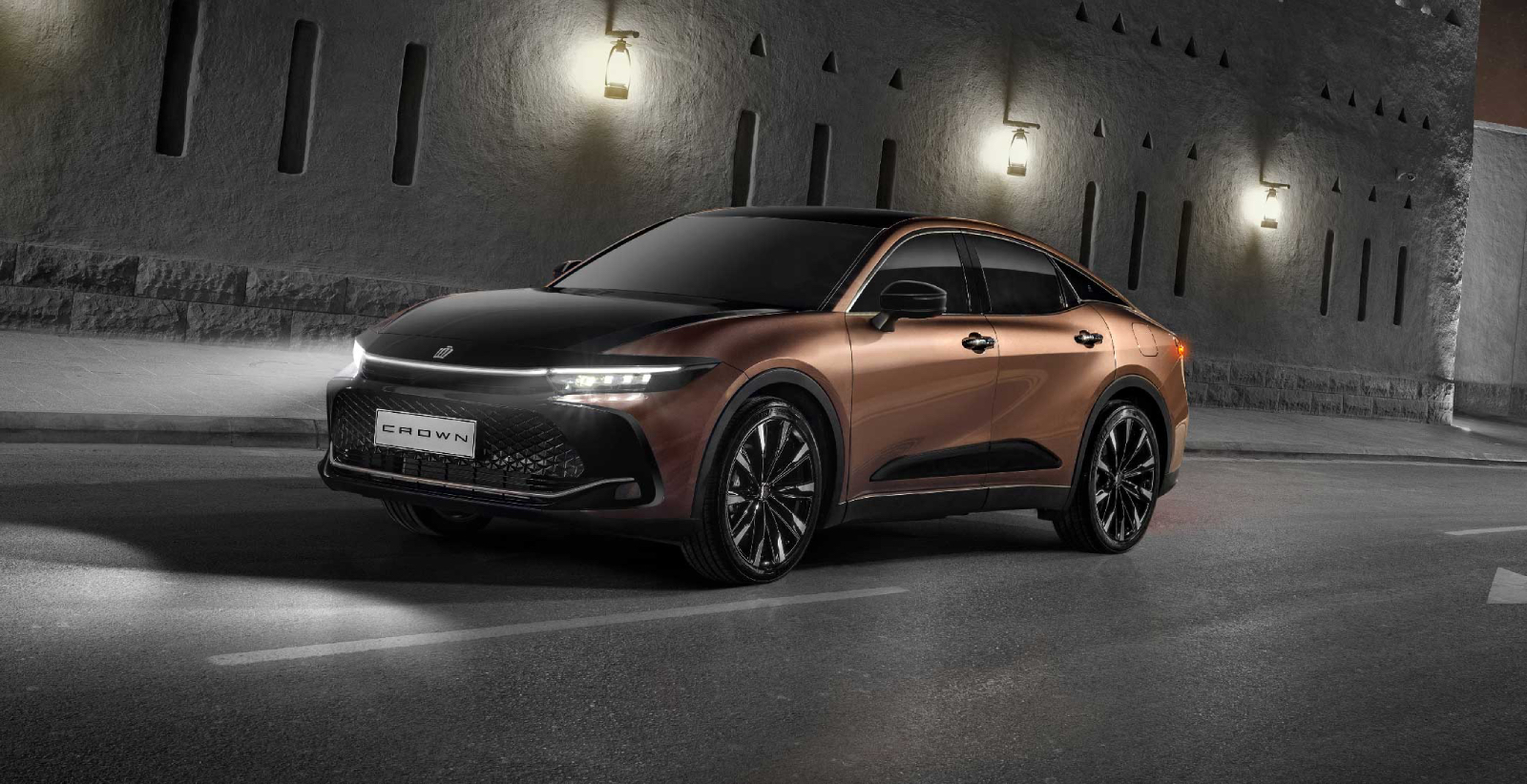 Toyota Crown經過重新設計成為充滿科技為的豪華車款