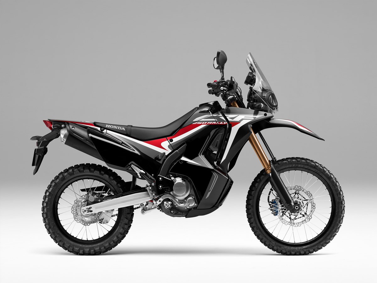 CRF250車系推出全新的「Stealth' Black 匿蹤黑」車色,新色讓車款看來更神秘低調