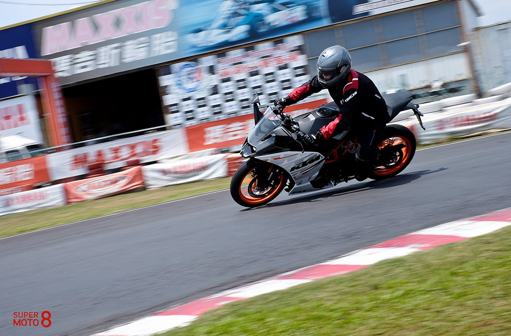 KTM 「Ready to Race」的精神和他運動化設定讓他成為不少性能派騎士的首選之一