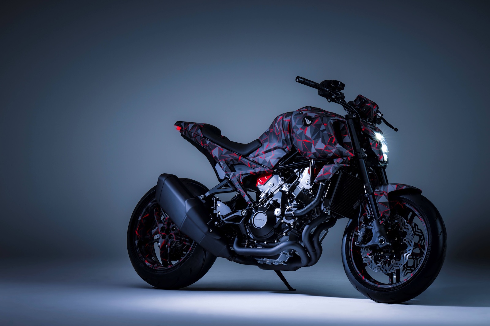 Honda在2025年的米蘭車展亮相V3R的電子增壓概念車,可以看到整體車身相當緊湊