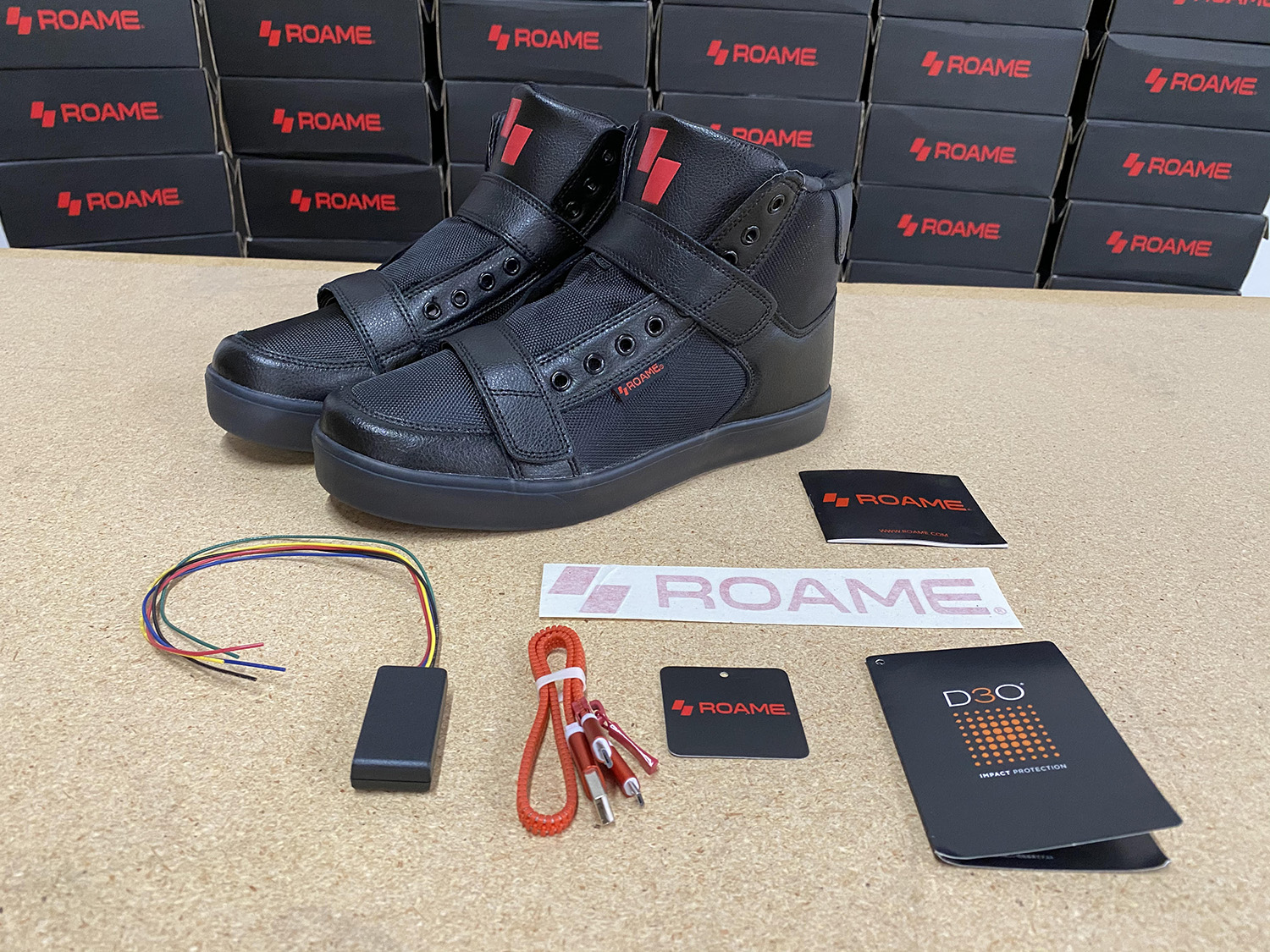 車靴套件內除了靴子本體之外，還有一組連接車輛尾燈、方向燈的無線發信器