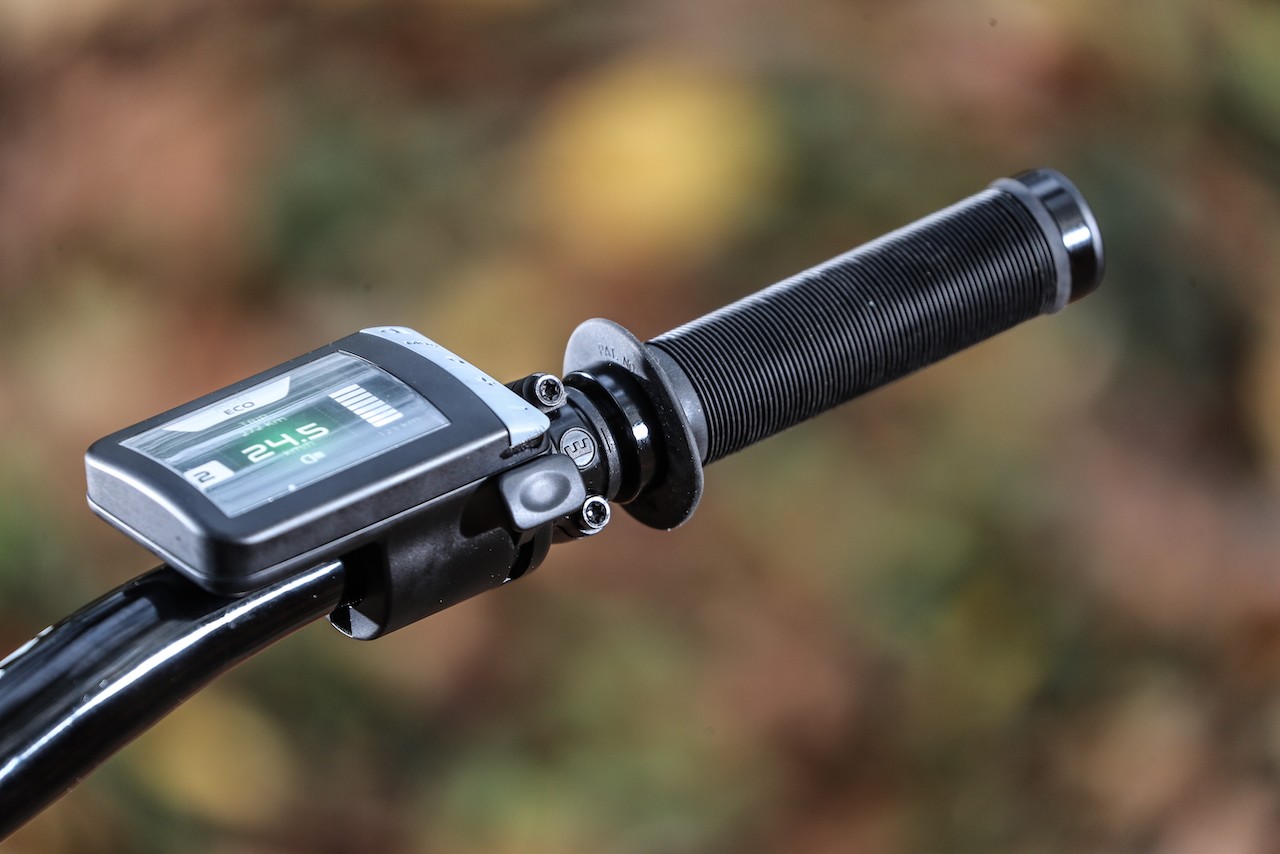 儀表上有顯示螢幕可展示資訊