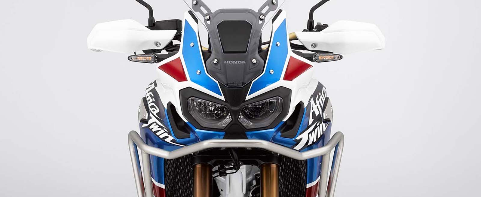 車頭方面,不論是車燈還是外殼的造型都與舊款有著顯著的不同