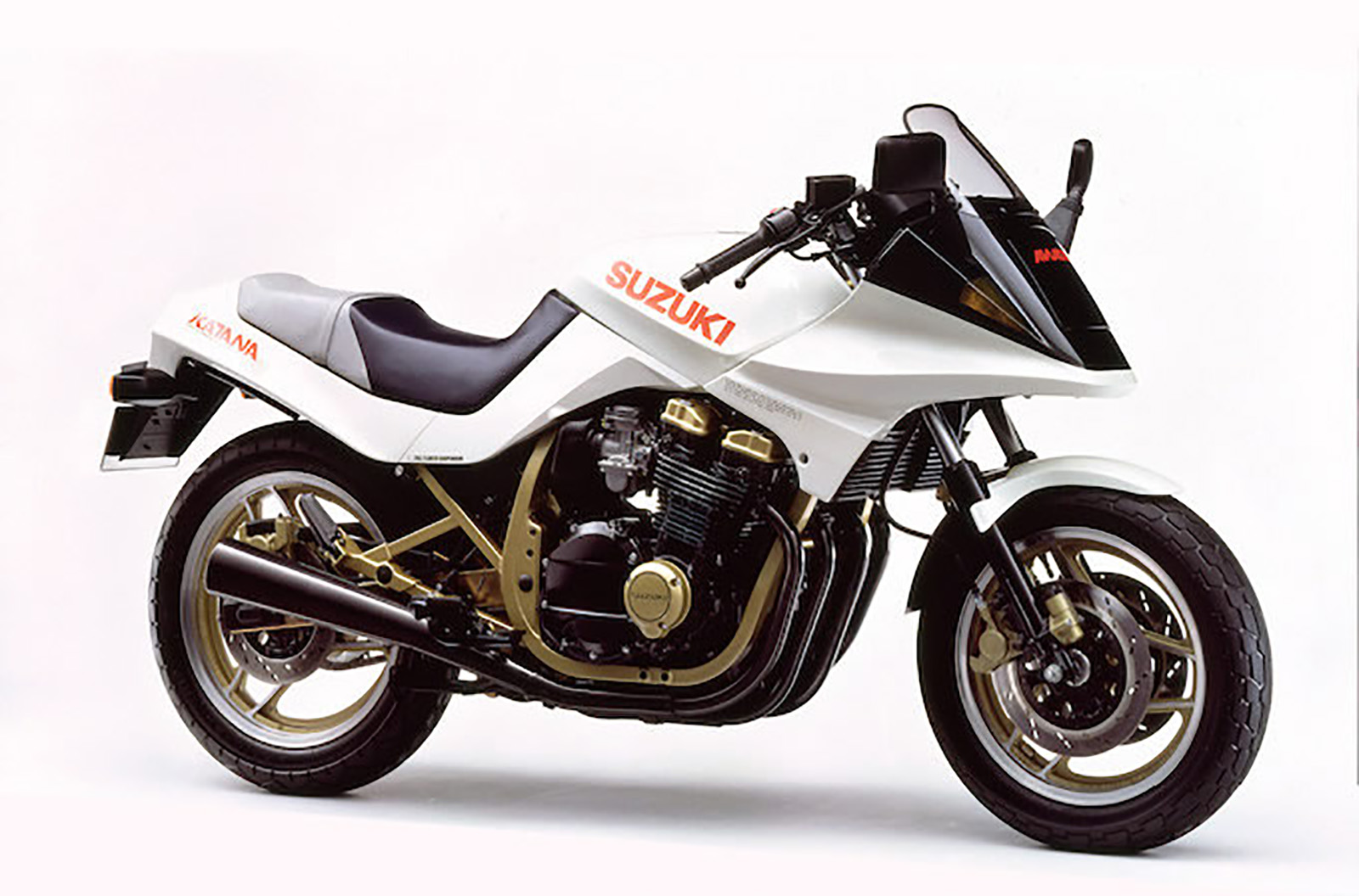 1984年的 GSX 750 S3,是首次將開閉式頭燈設計引入重機的車款