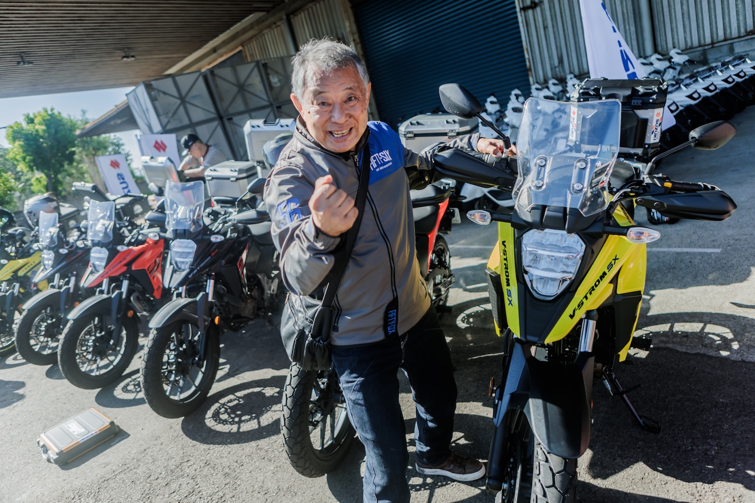 「鐵男 OG 桑」賀曾利隆先生受到SUZUKI台鈴機車的邀請，來台灣進行四天三夜的寶島秘境征戰之旅！