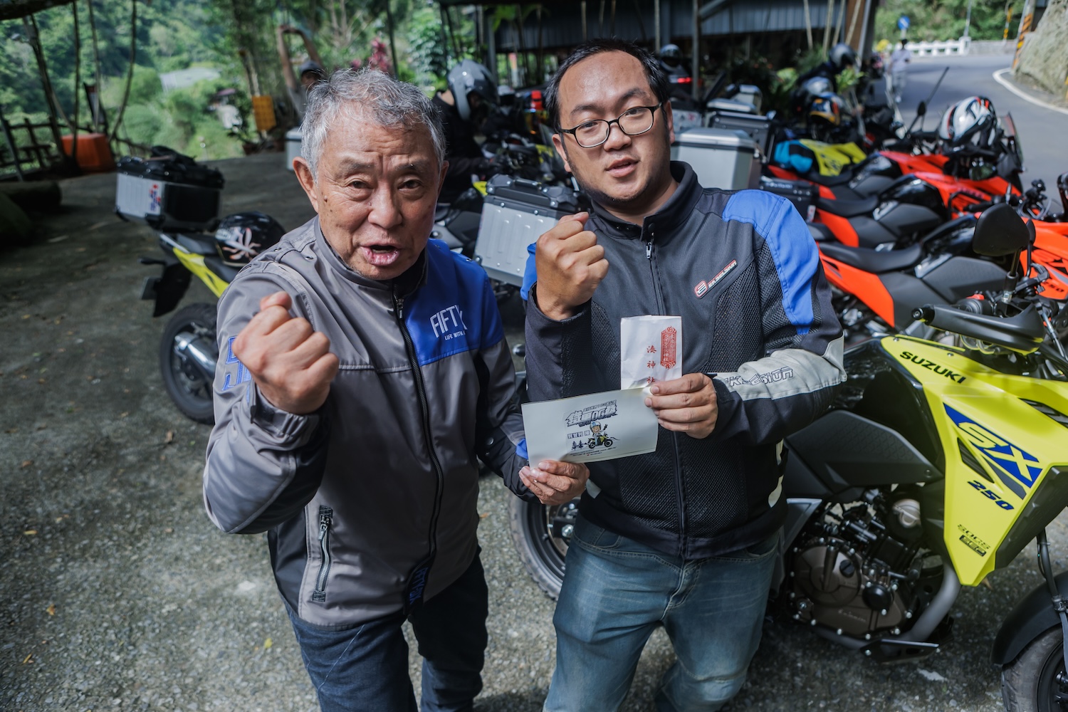 特別騎車前來與賀曾利隆先生見面的SUZUKI車友！