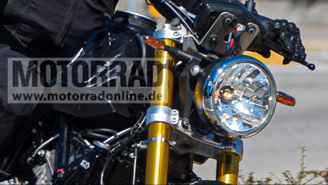 老味十足的圓燈,配上金光閃閃的倒立式前叉,營造出相當動感的復古視覺