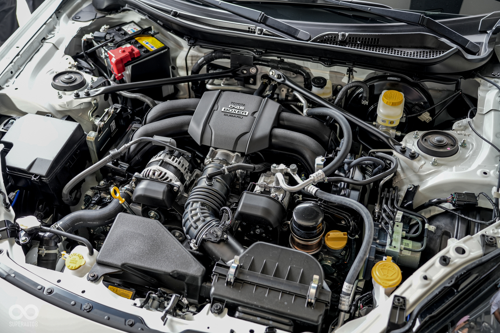 源自SUBARU的2.4L水平對臥四缸，有234PS馬力和25.5公斤米扭力