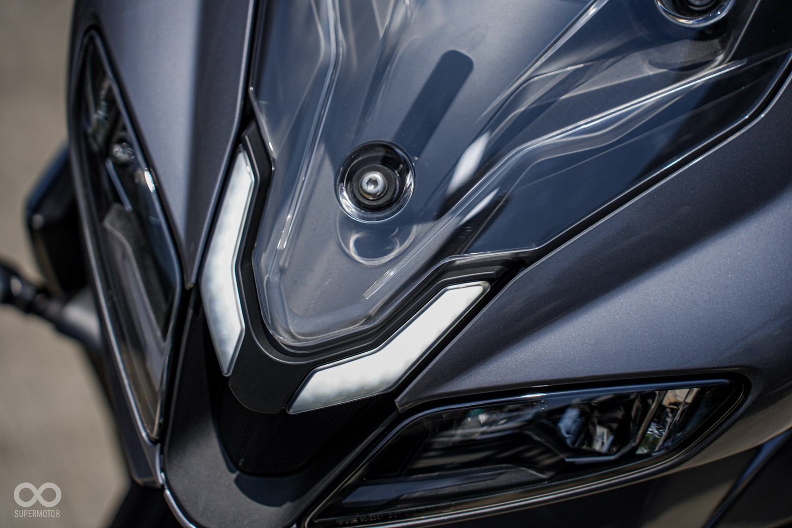 全新的定位燈，替Tiger Sport 800帶來更有辨識度的車頭視覺