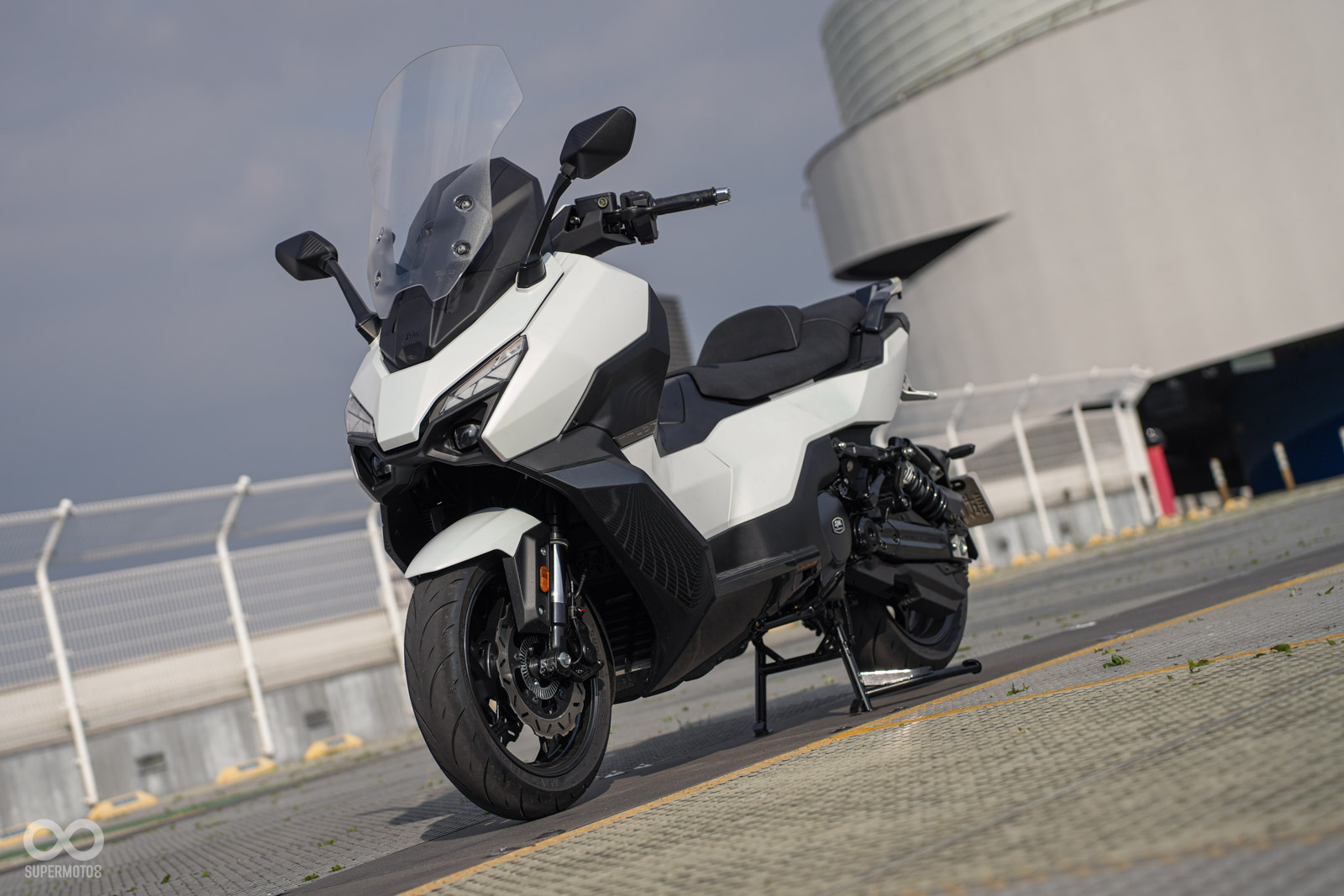 側箱具備免工具快拆機構,可以快速變化型態