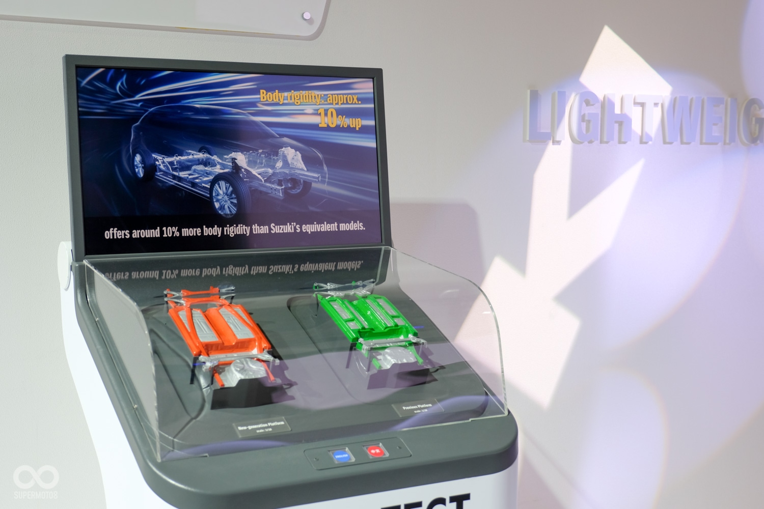 現場展示了全新底盤模型。