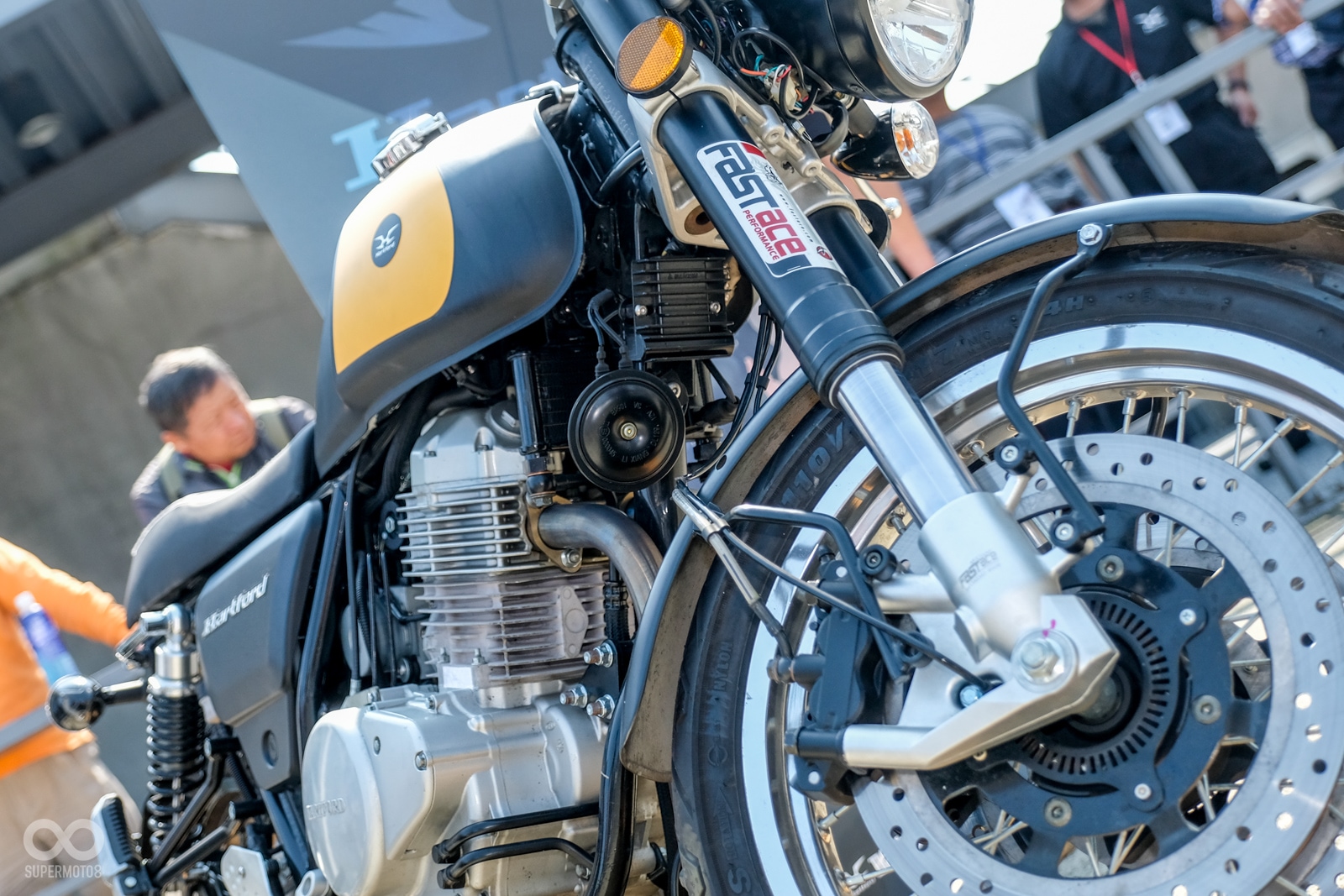 哈特佛UK450,採用復古外形打入市場,前總成配置相當高檔