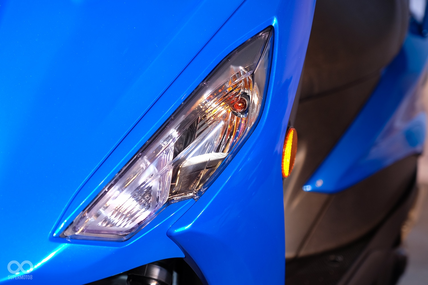 方向燈與日行燈整合，造型相當銳利