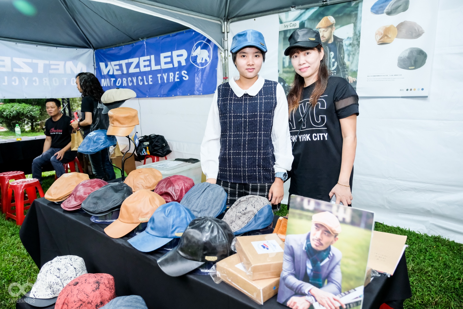 皮衣、騎士配件現場也有多家攤位前來展示、販售