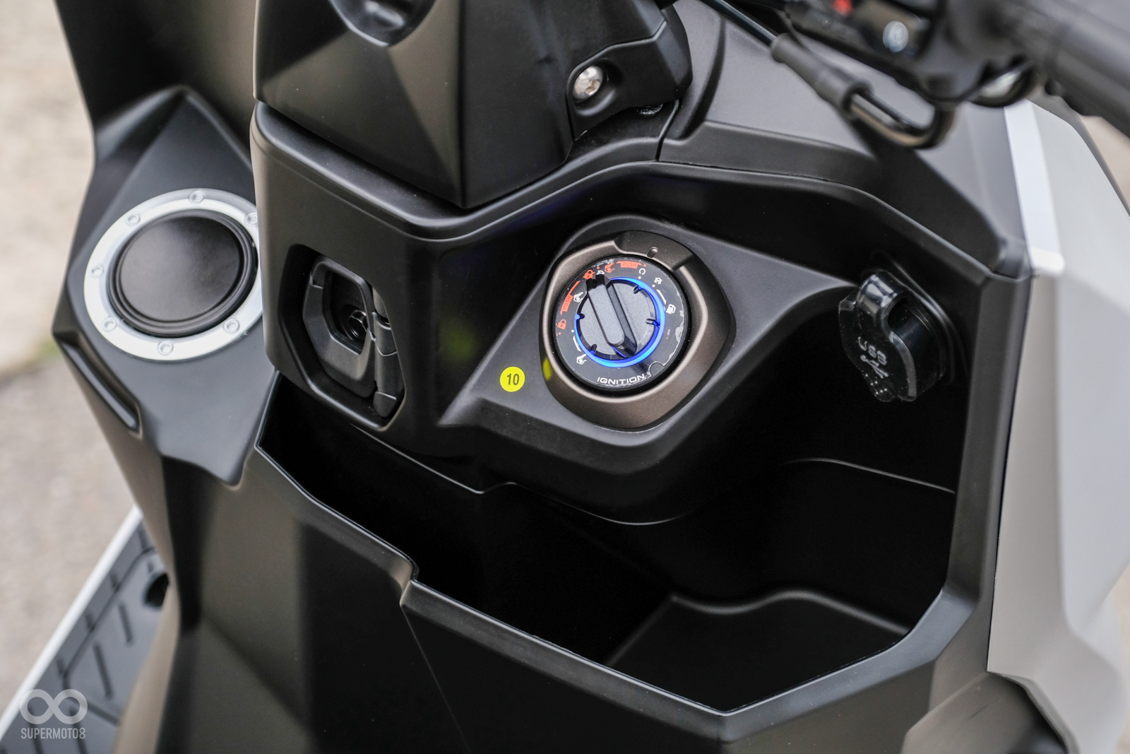 KRV TCS版配有KEYLESS、TCS系統