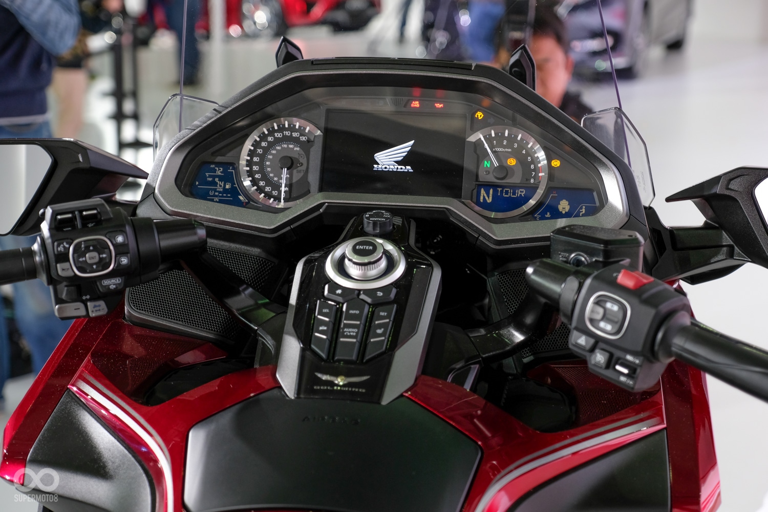 玲瑯滿目的的科技配備出現在休旅之王上在適合不過了。