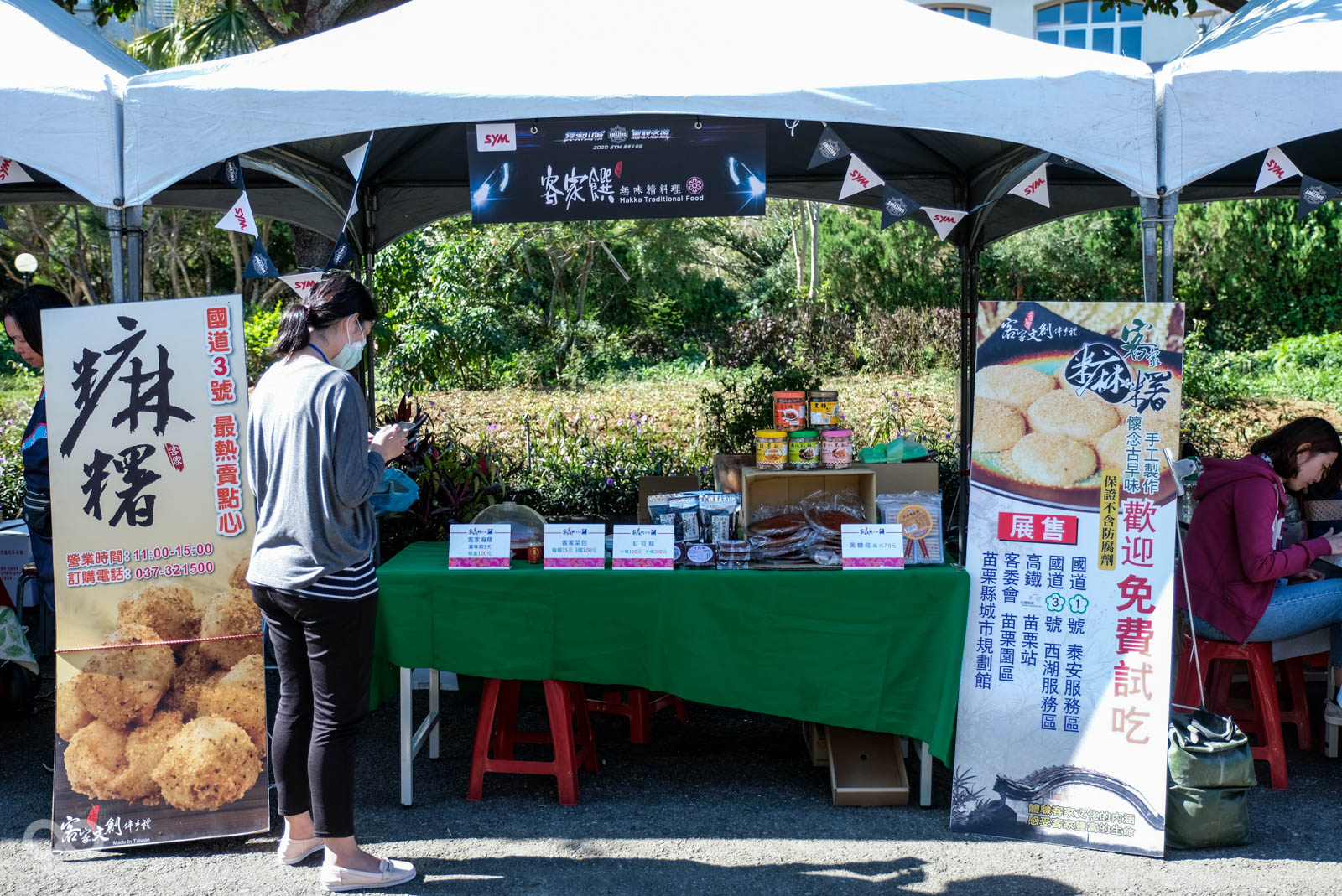 除了改裝品攤位之外,現場還有人文生態、在地美食攤販