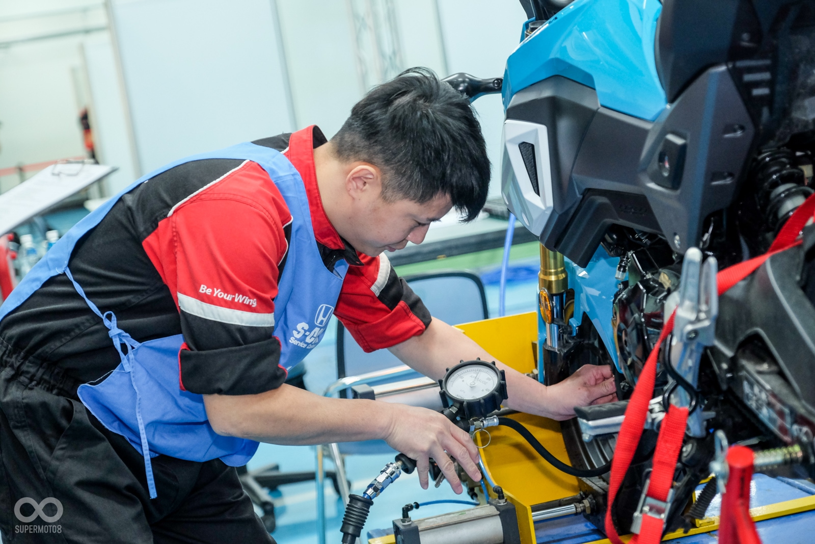 依據出廠設定打足胎壓