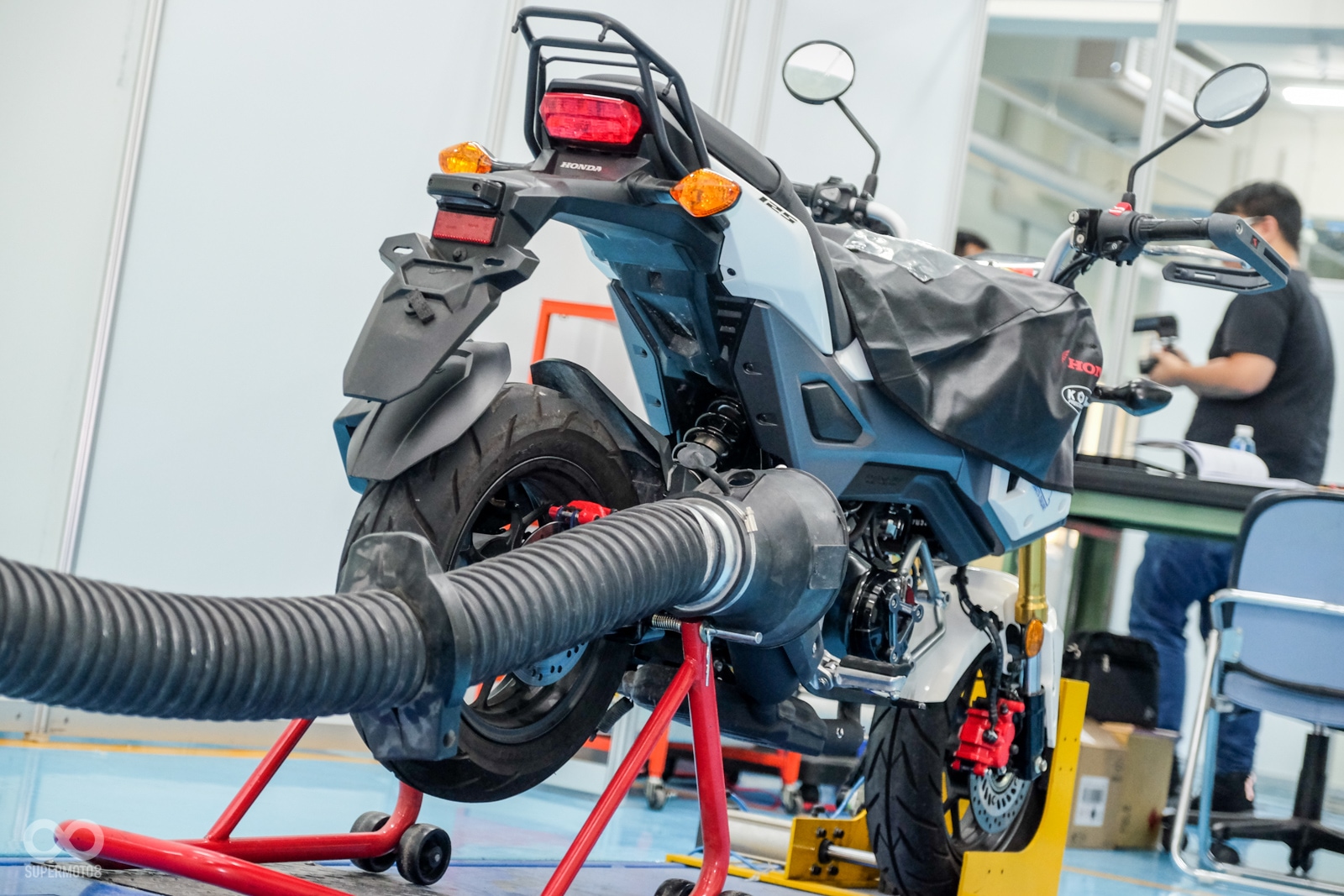 車輛需要發動時皆安裝廢氣管,確保室內空氣品質