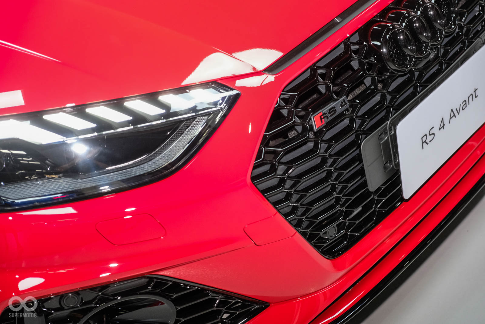 RS版本煞車與輪圈,配上車頭的RS廠徽,暗示他有著驚人動力表現