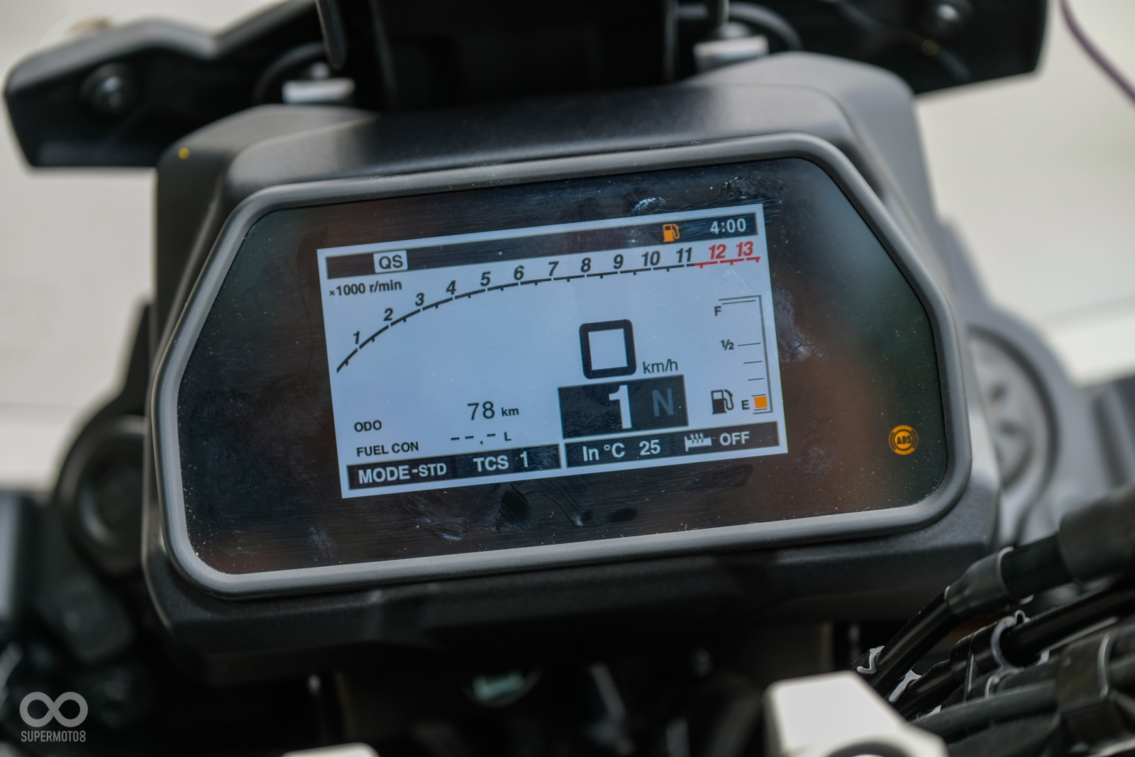 台灣引進的版本為高階款的Tracer 900 GT，搭配有TFT全彩液晶儀表