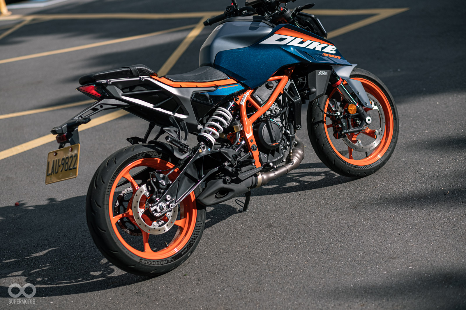 更誇張的車殼造型,搭配全新的副車架,搖臂,排氣管位置