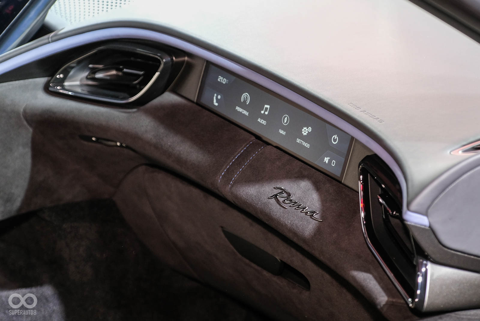 副駕駛座資訊木,是近期許多Ferrari車款的配備