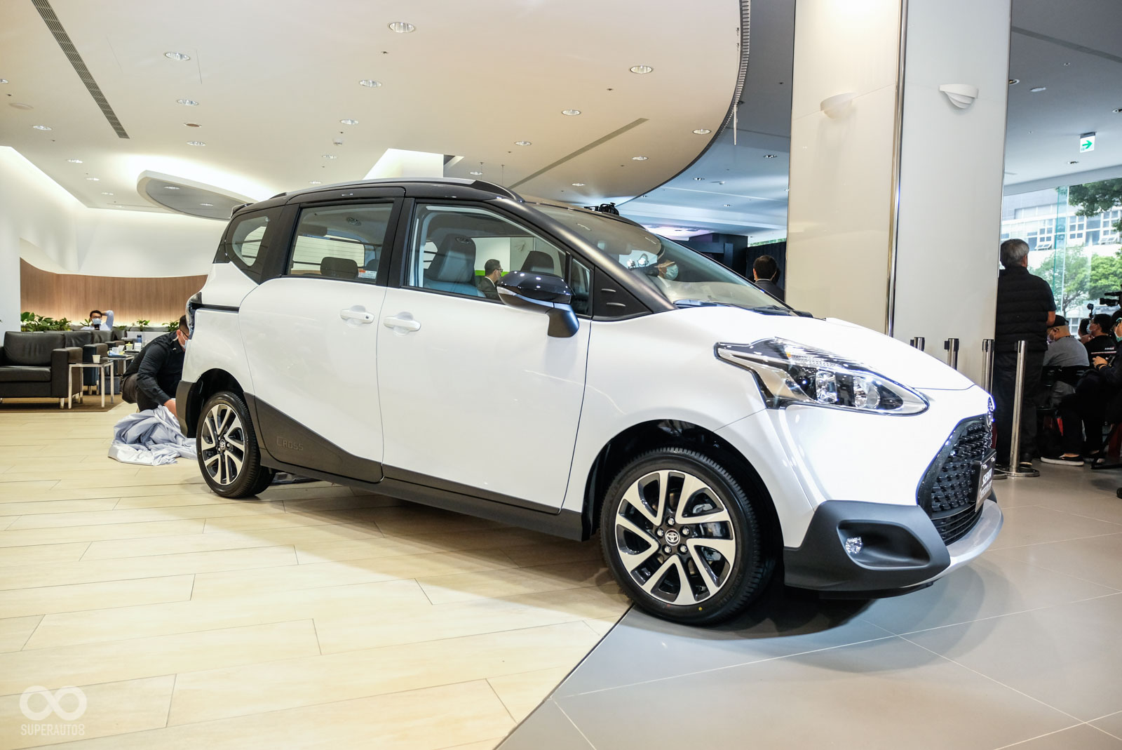 TOYOTA SIENTA CROSSOVER除了導入大量防刮材質外，車高也提升20mm，讓駕駛室也可以更好