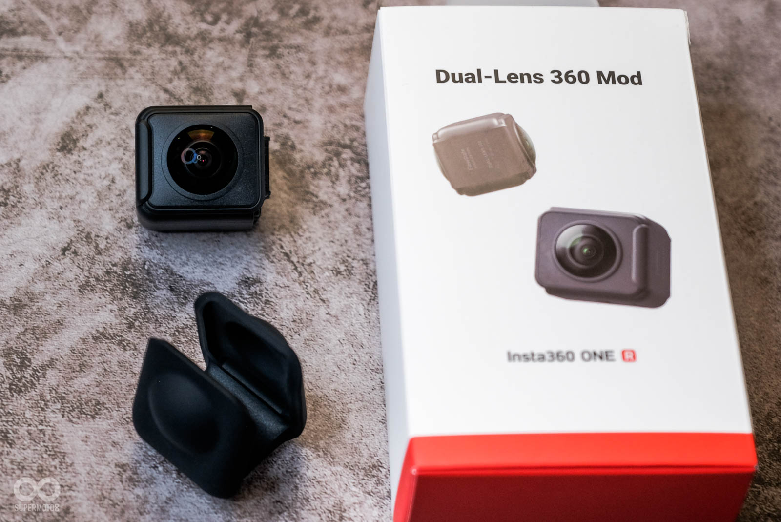 360度鏡頭組內則是簡單的鏡頭和保護套