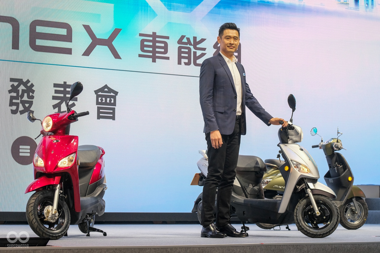 光陽機車董事長 柯勝峯,親自主持6/12的Ionex 車能網 台北國際發表會,並帶來兩輛Ionex系統車款