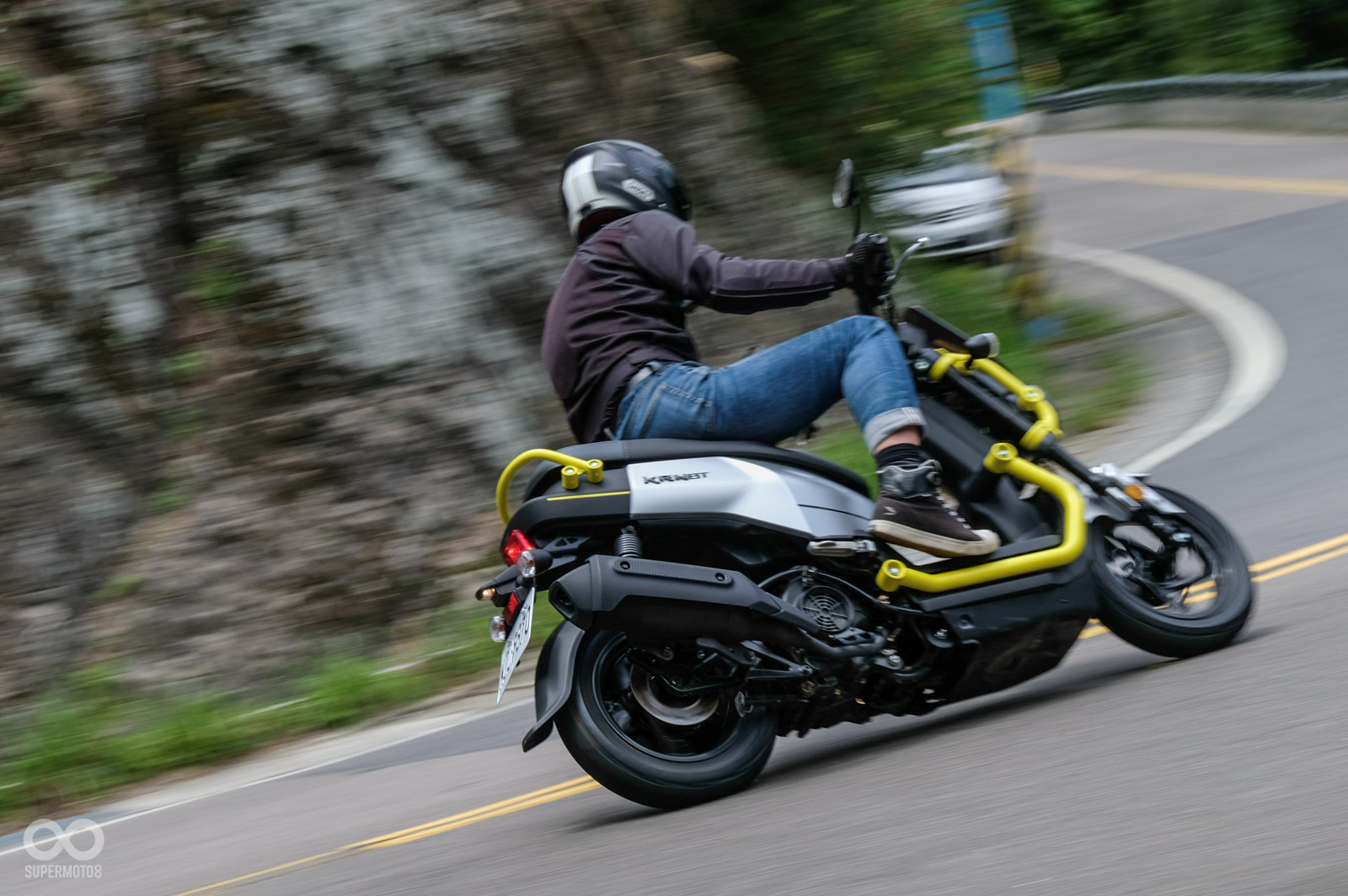 前後懸吊的搭配令人驚艷,下坡帶煞入彎也不會有懸吊軟腳抓不住的感覺