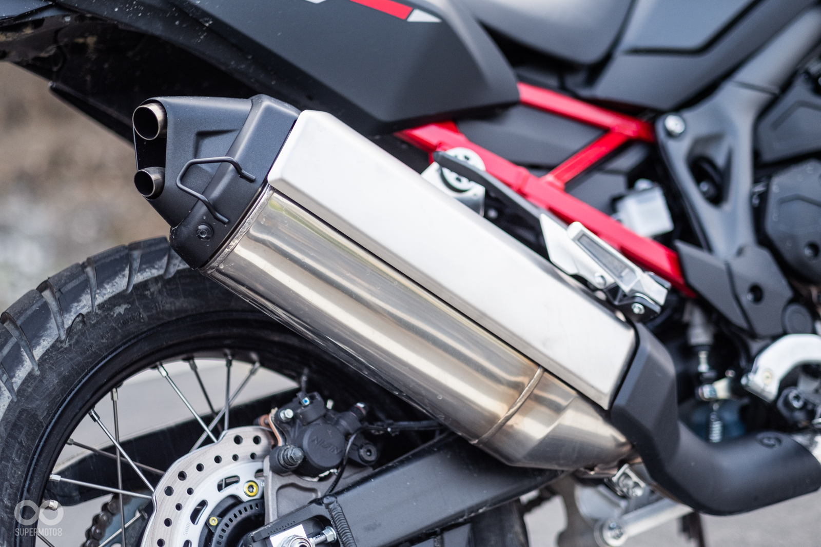 別懷疑,這根排氣管內有閥門系統,可帶來更好的動力、油耗表現