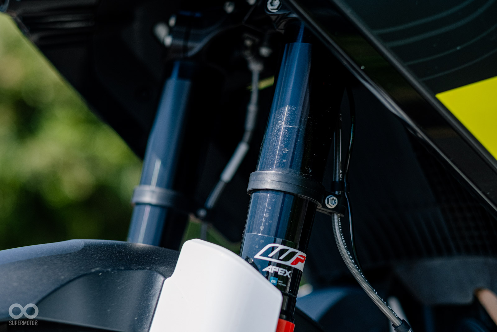 WP APEX 43MM倒立式前叉,具備壓縮、回彈、預載可調